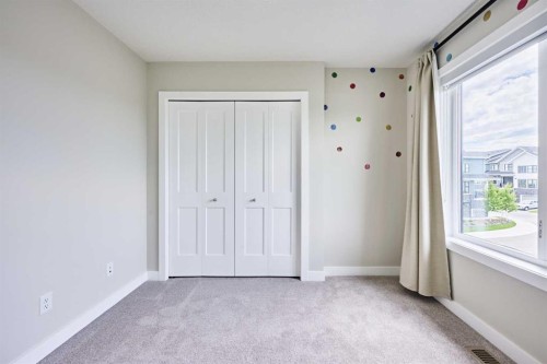 102 Crestridge Common Sw, Calgary, AB - Indoor Photo Showing Other Room