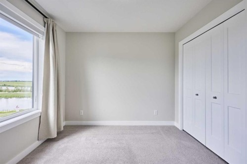 102 Crestridge Common Sw, Calgary, AB - Indoor Photo Showing Other Room