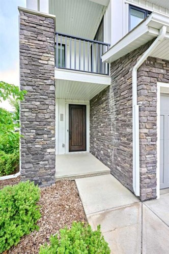 102 Crestridge Common Sw, Calgary, AB - Outdoor