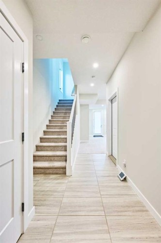 102 Crestridge Common Sw, Calgary, AB - Indoor Photo Showing Other Room