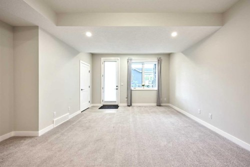 102 Crestridge Common Sw, Calgary, AB - Indoor Photo Showing Other Room