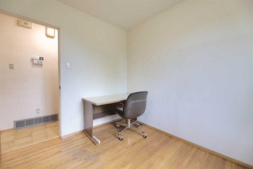 31 Rosery Drive Nw, Calgary, AB - Indoor