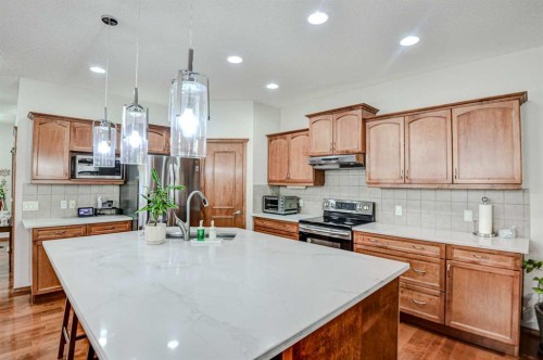 225 Chapala Drive Se, Calgary, AB - Indoor Photo Showing Kitchen With Stainless Steel Kitchen With Double Sink With Upgraded Kitchen