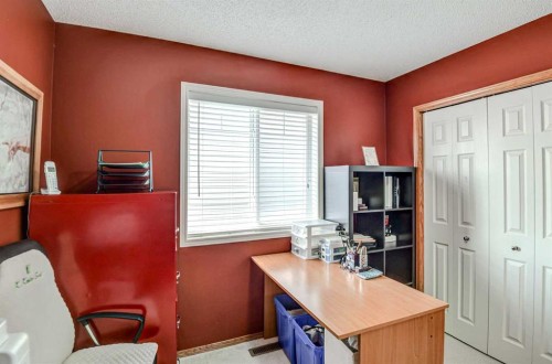 225 Chapala Drive Se, Calgary, AB - Indoor