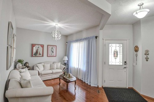225 Chapala Drive Se, Calgary, AB - Indoor