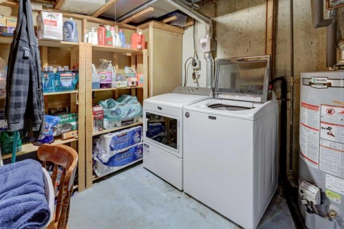 7622 34 Avenue Nw, Calgary, AB - Indoor Photo Showing Laundry Room