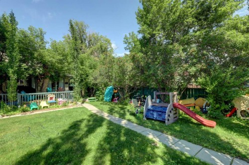 7622 34 Avenue Nw, Calgary, AB - Outdoor