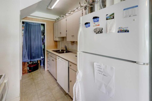 7624 34 Avenue Nw, Calgary, AB - Indoor Photo Showing Kitchen With Double Sink