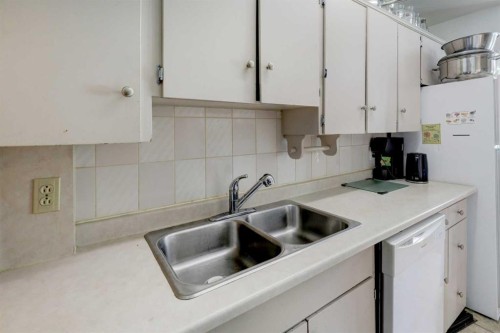7624 34 Avenue Nw, Calgary, AB - Indoor Photo Showing Kitchen With Double Sink