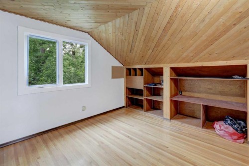 7624 34 Avenue Nw, Calgary, AB - Indoor Photo Showing Other Room