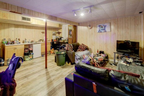 7624 34 Avenue Nw, Calgary, AB - Indoor