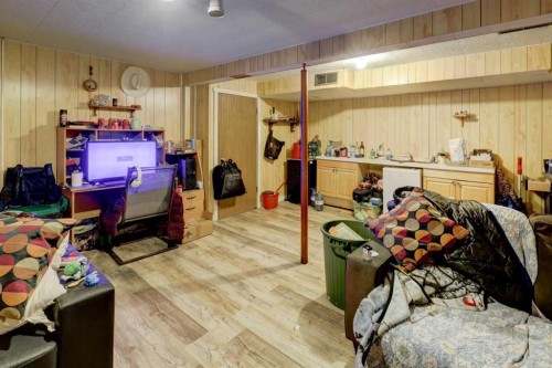 7624 34 Avenue Nw, Calgary, AB - Indoor