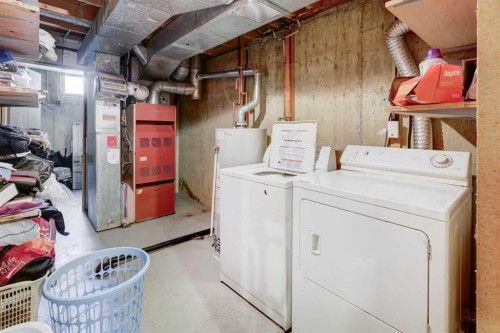 7624 34 Avenue Nw, Calgary, AB - Indoor Photo Showing Laundry Room