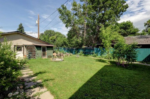 7624 34 Avenue Nw, Calgary, AB - Outdoor