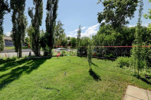 7624 34 Avenue Nw, Calgary, AB - Outdoor