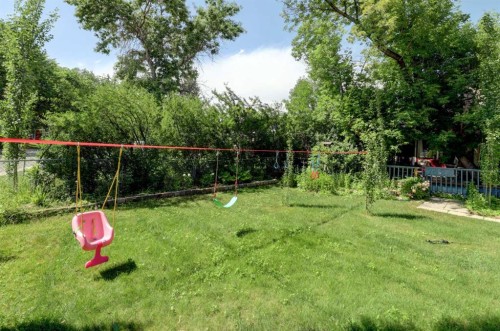7624 34 Avenue Nw, Calgary, AB - Outdoor