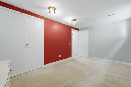 4159 Doverbrook Road Se, Calgary, AB - Indoor Photo Showing Other Room