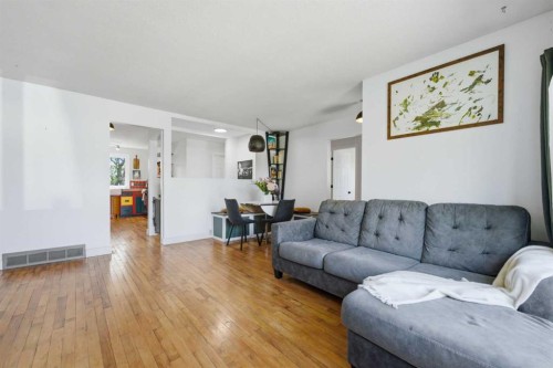 4159 Doverbrook Road Se, Calgary, AB - Indoor Photo Showing Living Room