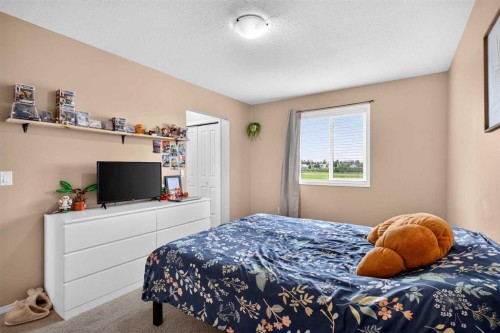78 Sandpiper Drive, Didsbury, AB - Indoor Photo Showing Bedroom