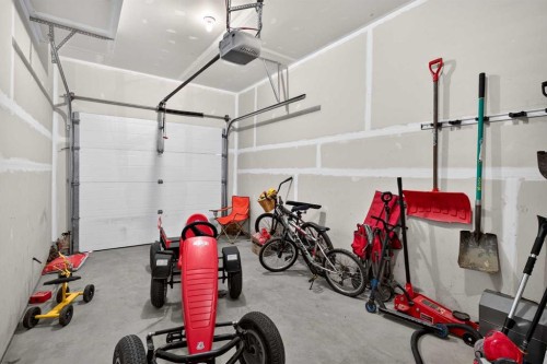 78 Sandpiper Drive, Didsbury, AB - Indoor Photo Showing Garage