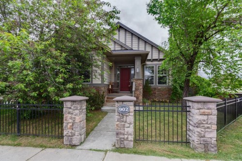 902 Williamstown Boulevard NW Airdrie, AB T4B 0S8