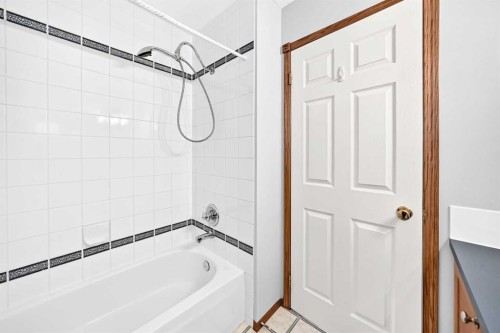 801 Panorama Hills Drive Nw, Calgary, AB - Indoor Photo Showing Bathroom