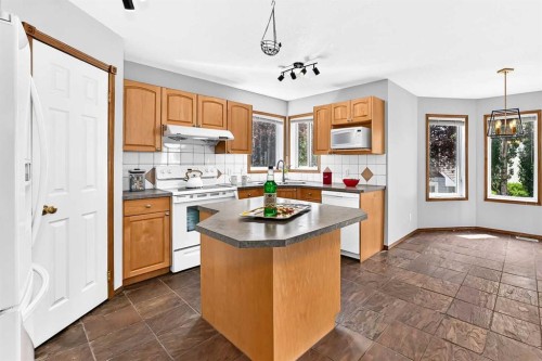 801 Panorama Hills Drive Nw, Calgary, AB - Indoor Photo Showing Kitchen