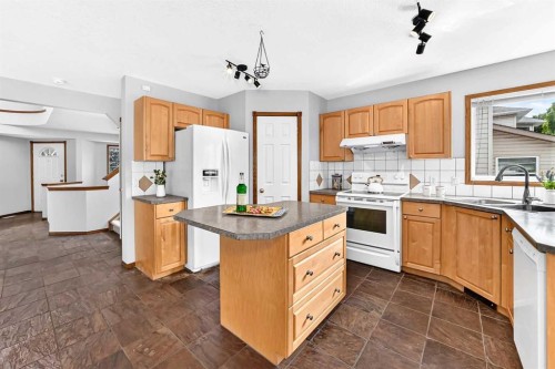 801 Panorama Hills Drive Nw, Calgary, AB - Indoor Photo Showing Kitchen