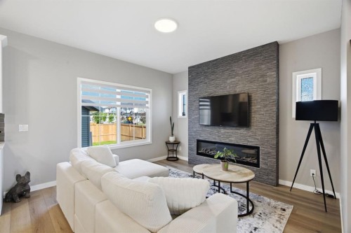 601 Reynolds Crescent Sw, Airdrie, AB - Indoor Photo Showing Living Room With Fireplace