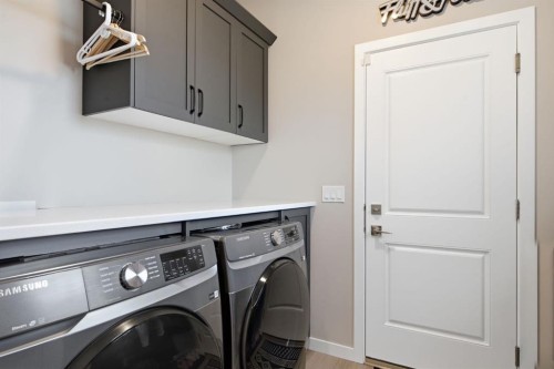 601 Reynolds Crescent Sw, Airdrie, AB - Indoor Photo Showing Laundry Room