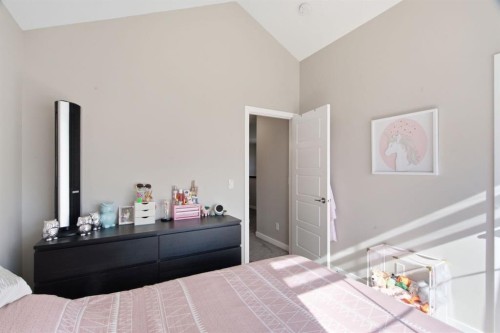 601 Reynolds Crescent Sw, Airdrie, AB - Indoor Photo Showing Bedroom