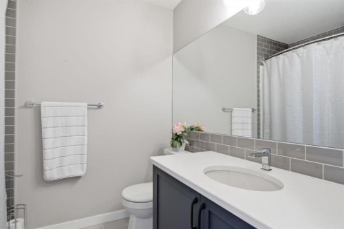 601 Reynolds Crescent Sw, Airdrie, AB - Indoor Photo Showing Bathroom