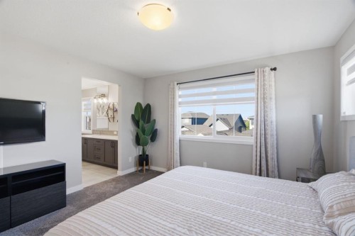 601 Reynolds Crescent Sw, Airdrie, AB - Indoor Photo Showing Bedroom