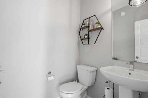 601 Reynolds Crescent Sw, Airdrie, AB - Indoor Photo Showing Bathroom
