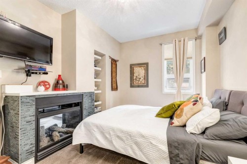 101-532 5 Avenue Ne, Calgary, AB - Indoor Photo Showing Bedroom