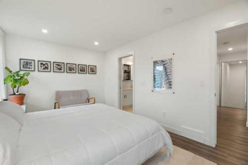 52 Na'A Heights Sw, Calgary, AB - Indoor Photo Showing Bedroom