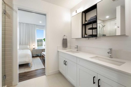 52 Na'A Heights Sw, Calgary, AB - Indoor Photo Showing Bathroom