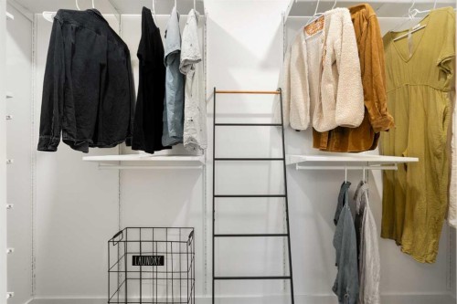 52 Na'A Heights Sw, Calgary, AB - Indoor With Storage