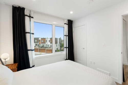 52 Na'A Heights Sw, Calgary, AB - Indoor Photo Showing Bedroom