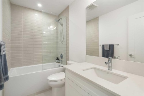 52 Na'A Heights Sw, Calgary, AB - Indoor Photo Showing Bathroom