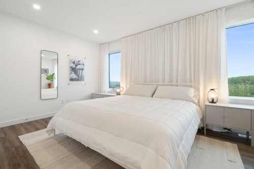 52 Na'A Heights Sw, Calgary, AB - Indoor Photo Showing Bedroom