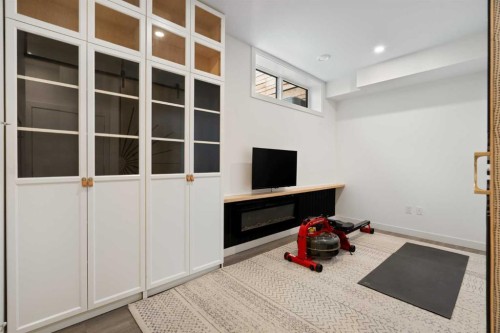 52 Na'A Heights Sw, Calgary, AB - Indoor Photo Showing Other Room