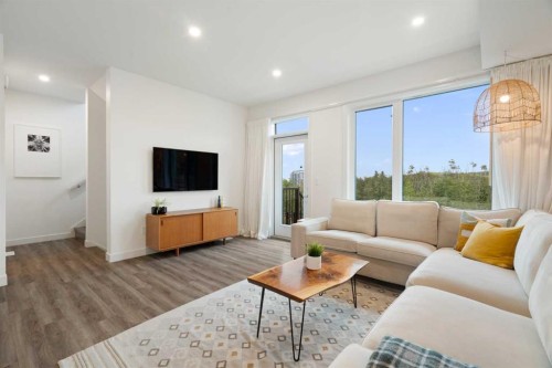 52 Na'A Heights Sw, Calgary, AB - Indoor Photo Showing Living Room