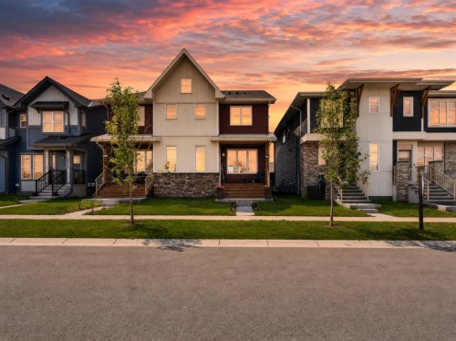 227 Chinook Gate Boulevard SW Airdrie, AB T4B 5J4