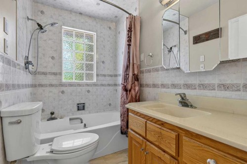 5119 55 Avenue, Stavely, AB - Indoor Photo Showing Bathroom