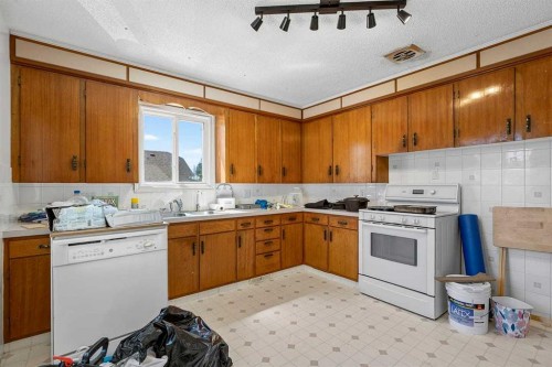 5119 55 Avenue, Stavely, AB - Indoor Photo Showing Kitchen With Double Sink