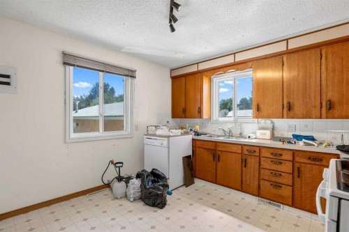 5119 55 Avenue, Stavely, AB - Indoor Photo Showing Kitchen With Double Sink