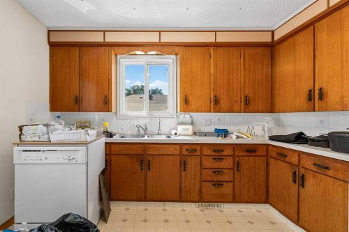 5119 55 Avenue, Stavely, AB - Indoor Photo Showing Kitchen With Double Sink