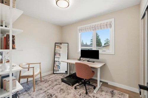 2924 Lathom Crescent Sw, Calgary, AB - Indoor Photo Showing Office