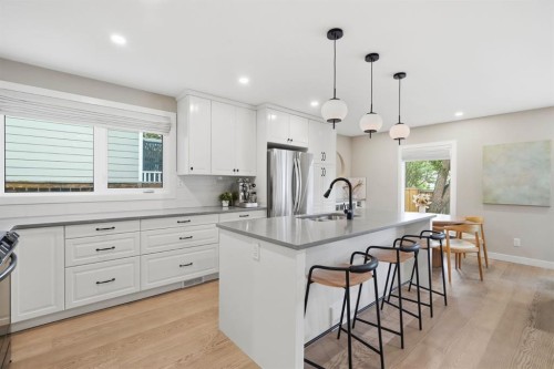 2924 Lathom Crescent Sw, Calgary, AB - Indoor Photo Showing Kitchen With Upgraded Kitchen